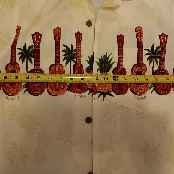 Royal Hawaiian Creations Button Up cotton  Ukelele and Pineapple - Picture 2 of 4